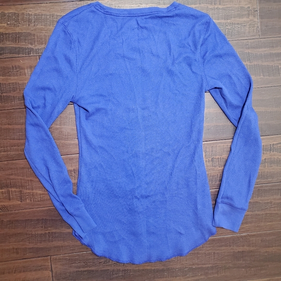 Old Navy Long Sleeve Christmas Top sz Medium - Picture 3 of 3